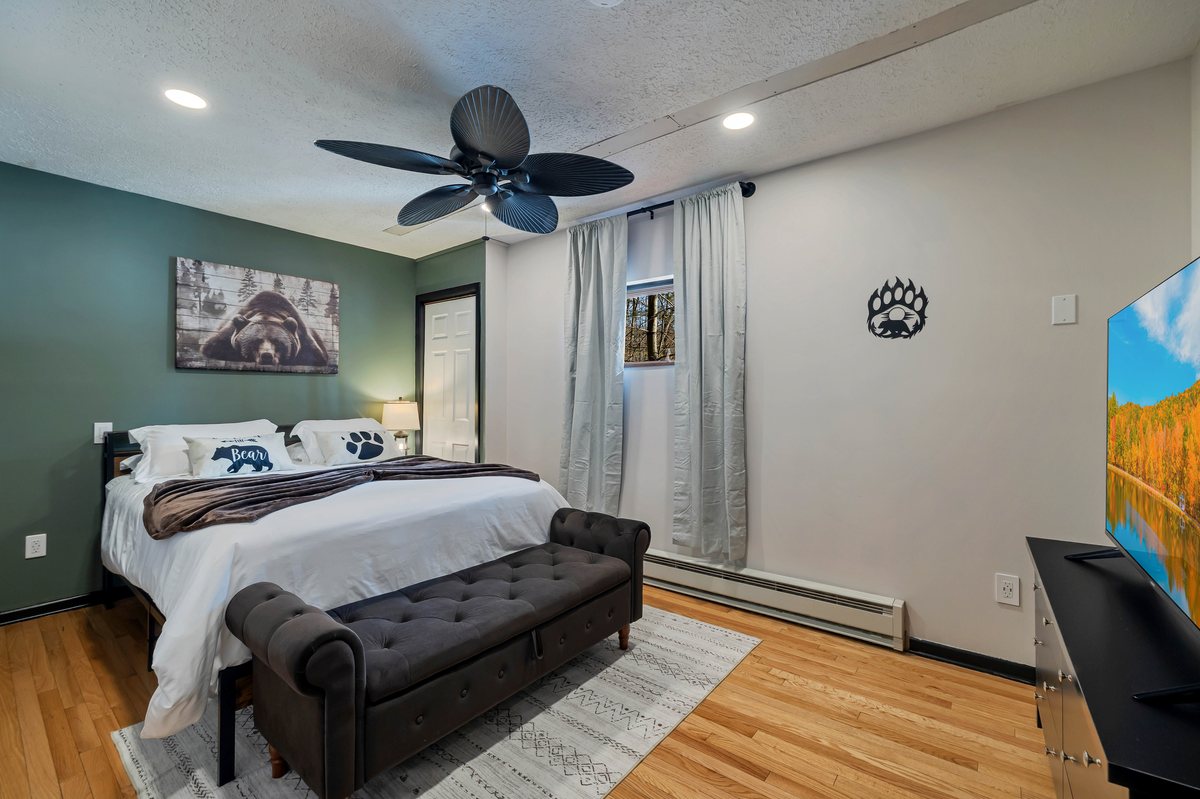 Bear Room at Waterfall Wonder with a queen bed.