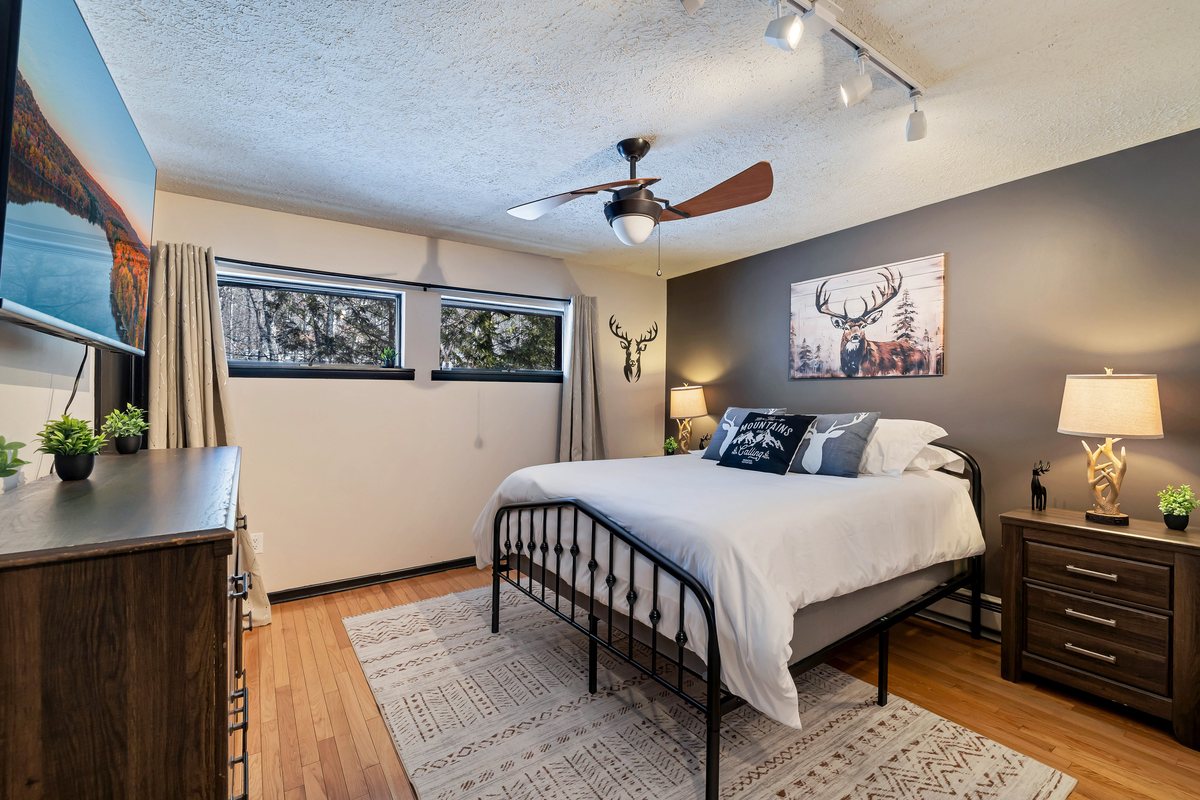 Deer Room at Waterfall Wonder with a queen bed.